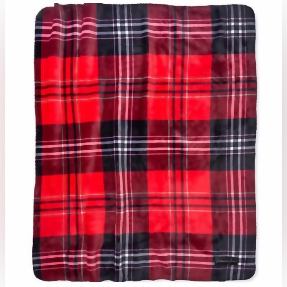 VS Holidays Christmas Sherpa Blanket Black Red Plaid Victoria's Secret New NWT - Picture 6 of 8